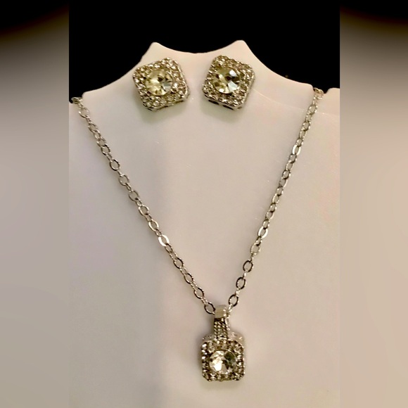 COPY - Square Shaped Rhinestone Pendant Necklace & Earrings Set - Picture 1 of 2